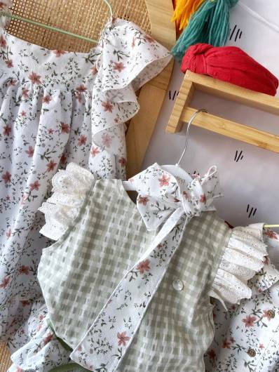 Vestido MERLOT Boetie Flores Volante Hombros en Maunaloakids